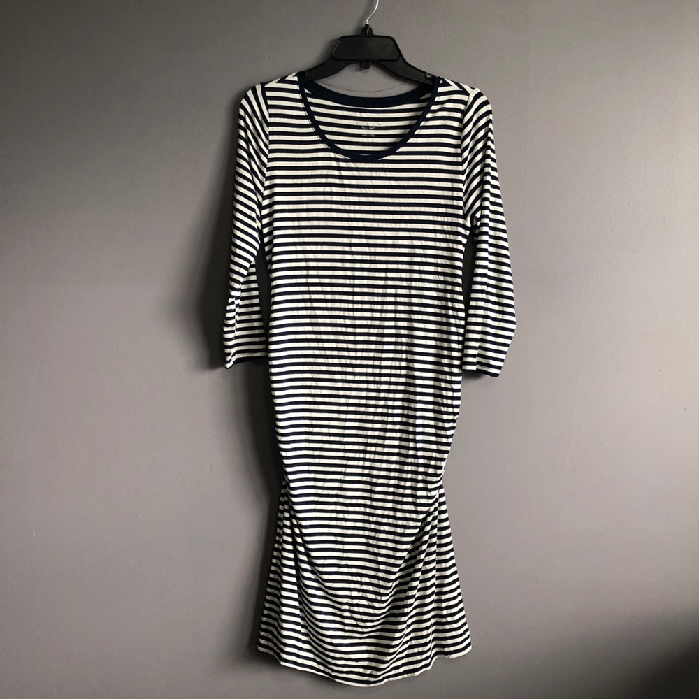 LAST CHANCE š„ Liz Lange Maternity Striped Dress - Picture 2 of 6